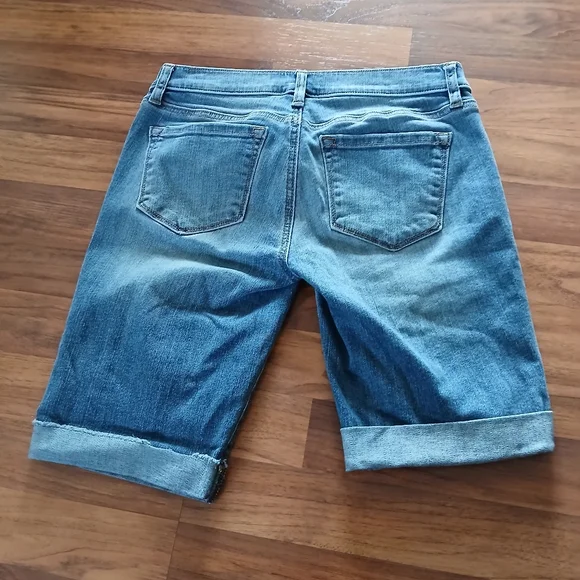 LOFT Light Blue Women's Size 2 Bermudas - Picture 5 of 5